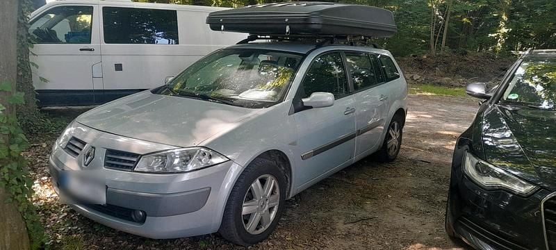 Grau Gebraucht 2004 Renault Mégane GrandTour Kombi | 1.400 € (Fairer Preis) - Bild 1/4