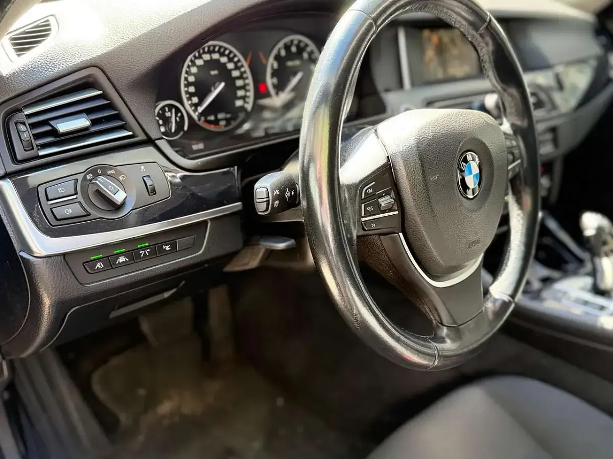 Gebraucht BMW 528 245 PS (180 kW) 2015 Limousine