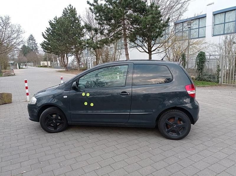 Gebraucht VW Fox 54 PS (39 kW) 2010 Schwarz Kleinwagen