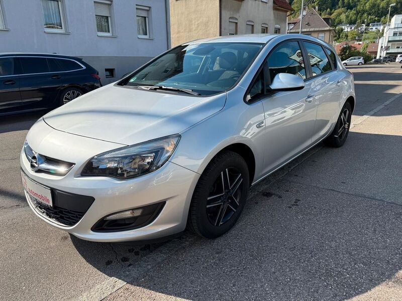 Gebraucht Opel Astra Edition 110 PS (80 kW) 2014 Argon silber/ice silver (m2) Limousine