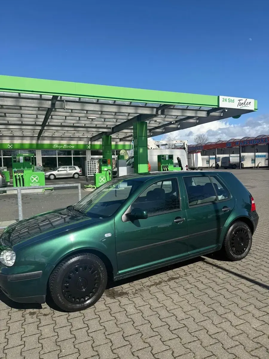 Gebraucht VW Golf IV 75 PS (55 kW) 1997 Grün Kleinwagen