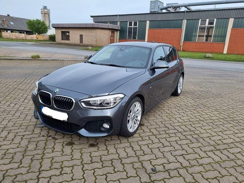 Grau Gebraucht 2015 BMW 120 M Sport Kleinwagen | 17.990 € (Fairer Preis) - Bild 1/4