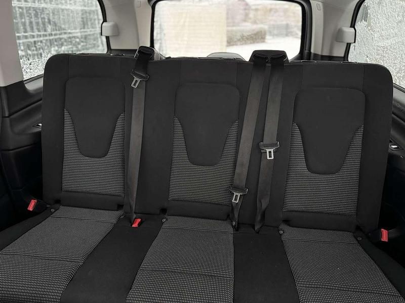 Gebraucht Mercedes V220 Edition 190 PS (139 kW) 2019 Grau Van / Kleinbus