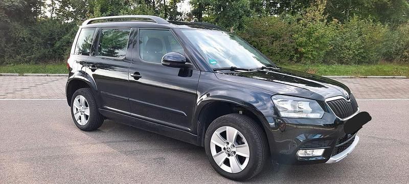 Schwarz Gebraucht 2015 Skoda Yeti GreenLine SUV | 10.700 € (Guter Preis) - Bild 1/4