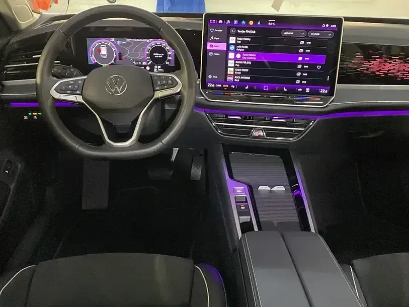 Gebraucht VW Passat Elegance 150 PS (110 kW) 2024 Schwarz Kombi