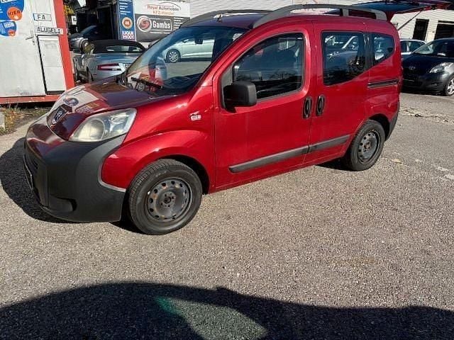 Gebraucht Peugeot Bipper 73 PS (53 kW) 2009 Rot Van / Kleinbus