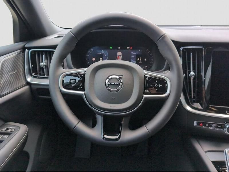 Gebraucht Volvo V60 Plus 197 PS (144 kW) 2025 Forest lake Kombi