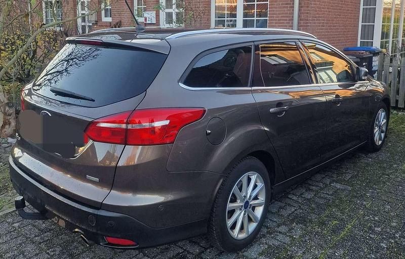 Gebraucht Ford Focus Titanium 150 PS (110 kW) 2018 Braun Kombi