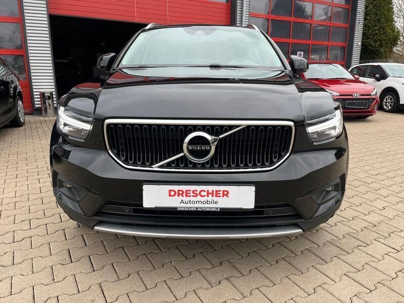 Schwarz Gebraucht 2020 Volvo XC40 Momentum SUV | 18.900 € - Bild 1/4