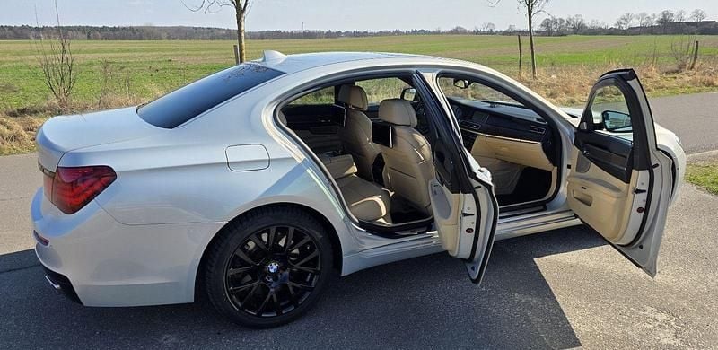 Gebraucht BMW 750 M Performance 381 PS (280 kW) 2013 Silber Limousine