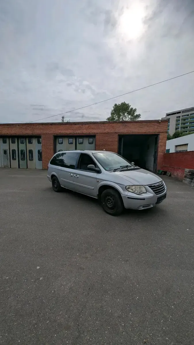 Gebraucht Chrysler Grand Voyager 150 PS (110 kW) 2005 Silber Van / Kleinbus