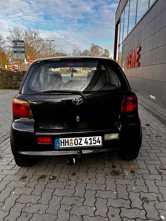 Gebraucht Toyota Yaris 106 PS (77 kW) 2001 Schwarz Limousine