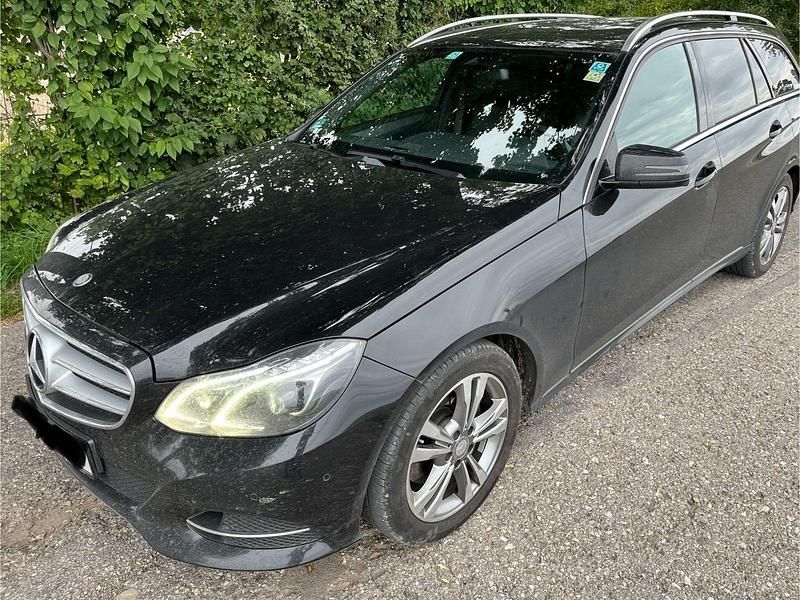 Schwarz Gebraucht 2015 Mercedes E250 Avantgarde Kombi | 14.000 € (Guter Preis) - Bild 1/4