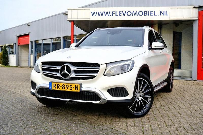 Weiß Gebraucht 2016 Mercedes GLC250 Edition 1 SUV | 28.850 € (Fairer Preis) - Bild 1/4