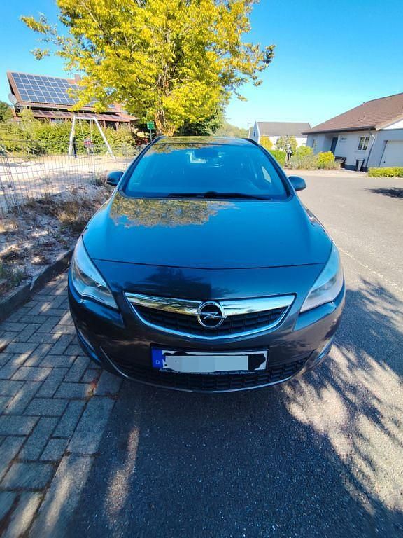 Grau Gebraucht 2011 Opel Astra Sport Kombi | 4.000 € (Guter Preis) - Bild 1/4