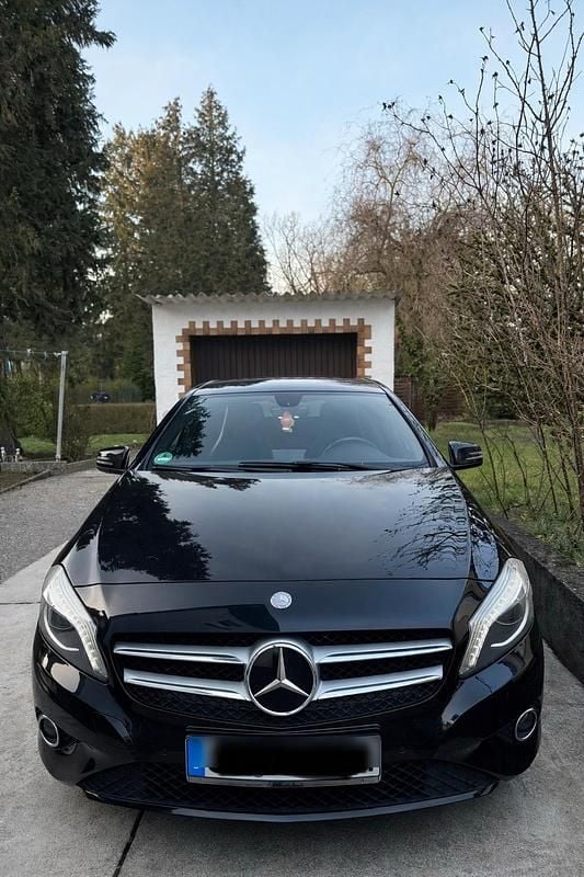 Schwarz Gebraucht 2013 Mercedes A180 Urban Kleinwagen | 7.500 € (Fairer Preis) - Bild 1/4