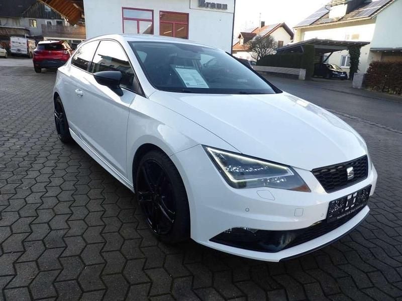 "candy" weiss Gebraucht 2014 Seat Leon FR Coupé | 9.990 € (Guter Preis) - Bild 1/4