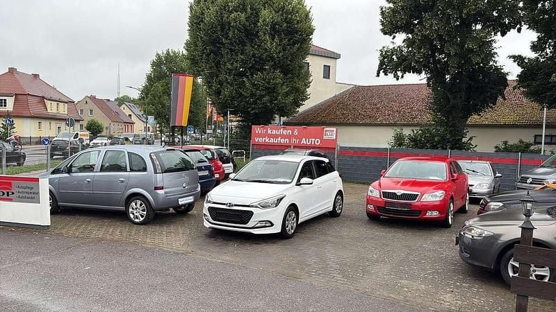 Polar white Gebraucht 2016 Hyundai i20 Classic Kleinwagen | 5.500 € (Guter Preis) - Bild 1/2