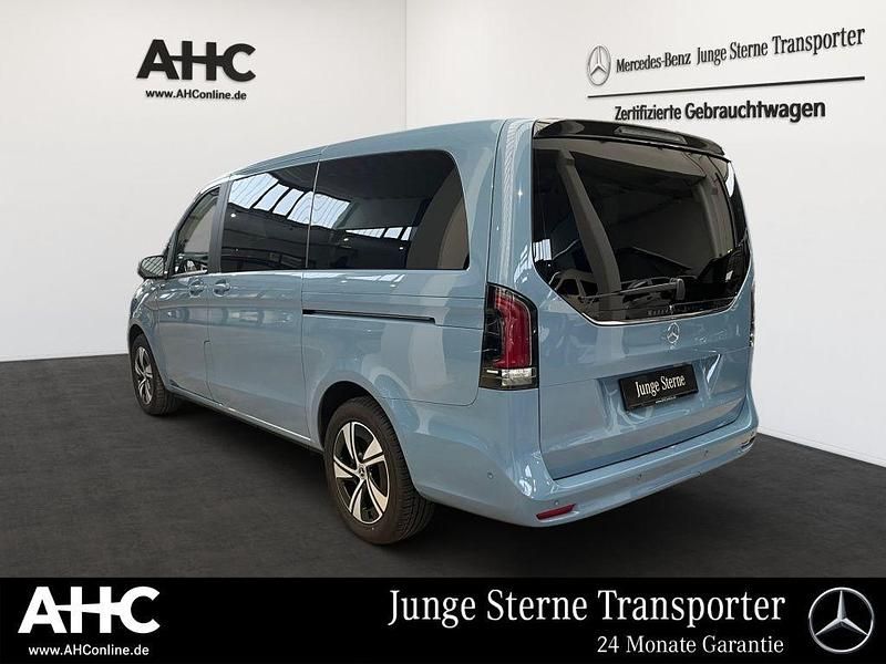 Gebraucht Mercedes V220 Style 163 PS (119 kW) 2025 Blau Van / Kleinbus