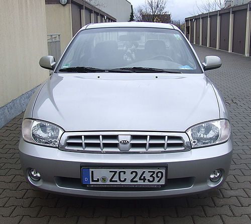Gebraucht Kia Shuma 102 PS (75 kW) 2003 Silber metallic Kleinwagen