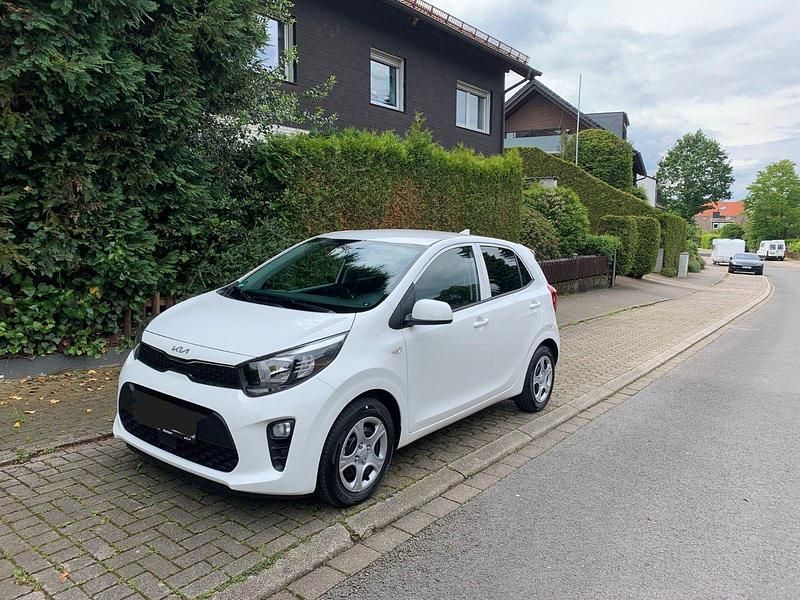 Weiß Gebraucht 2024 Kia Picanto Vision Kleinwagen | 12.999 € (Superpreis) - Bild 1/4