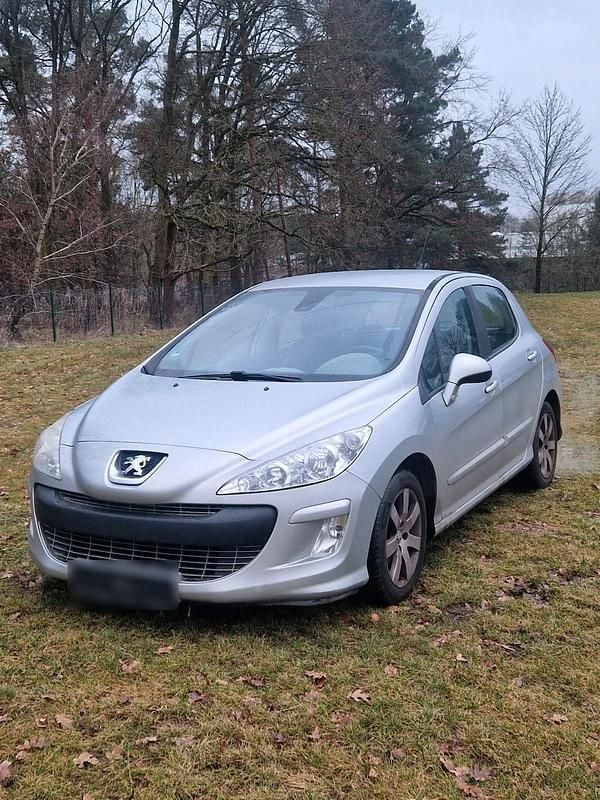 Gebraucht Peugeot 308 101 PS (74 kW) 2008 Silber Limousine