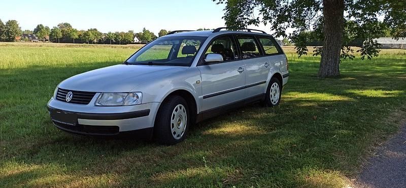 Silber Gebraucht 1999 VW Passat Kombi | 550 € (Guter Preis) - Bild 1/4