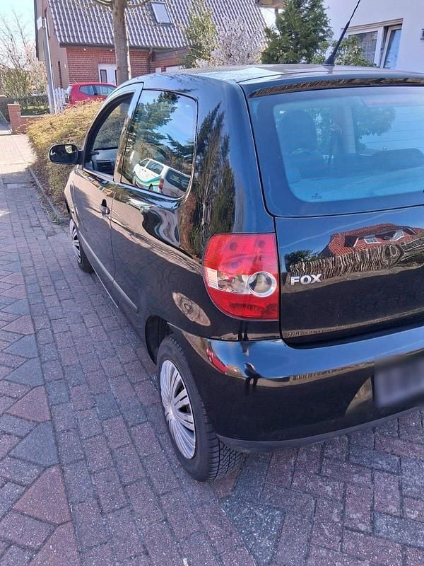 Gebraucht VW Fox 54 PS (39 kW) 2008 Schwarz Kleinwagen
