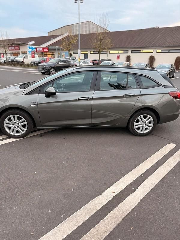 Gebraucht Opel Astra Edition 110 PS (80 kW) 2017 Grau Kombi