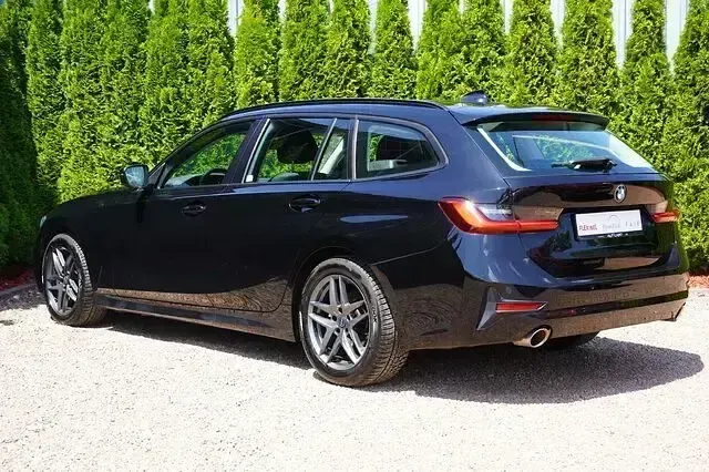 Gebraucht BMW 318 Advantage 156 PS (114 kW) 2021 Schwarz Kombi