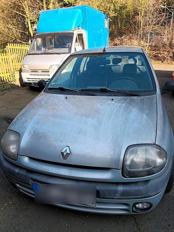 Silber Gebraucht 1999 Renault Clio II Kleinwagen | 400 € - Bild 1/4