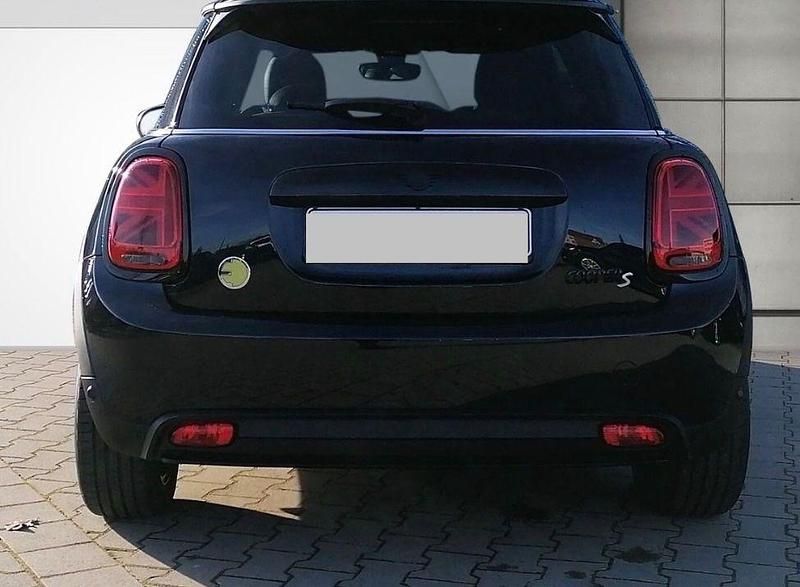 Gebraucht Mini Cooper SE 135 kW (184 PS) 2023 Schwarz Kleinwagen