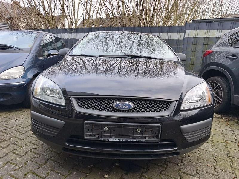 Gebraucht Ford Focus Trend 80 PS (58 kW) 2005 Pantherschwarz metallic Limousine