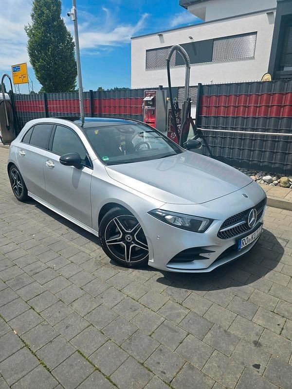 Silber Gebraucht 2019 Mercedes A220 AMG line Kleinwagen | 21.900 € (Fairer Preis) - Bild 1/4