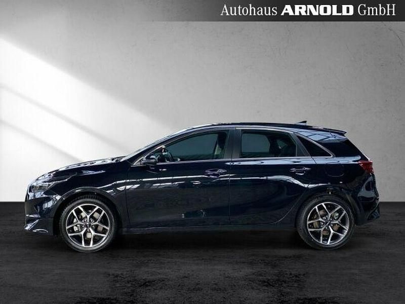 Gebraucht Kia Ceed Spirit 140 PS (102 kW) 2025 Schwarz (zilinaschwarz) Kleinwagen