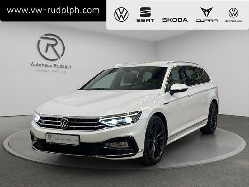Oryxweiß perlmutteffekt (metallic) Gebraucht 2022 VW Passat Elegance Kombi | 33.919 € (Teuer) - Bild 1/4
