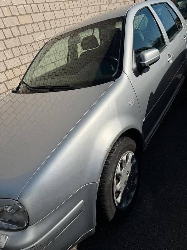 Gebraucht VW Golf IV 2003 Silber Kleinwagen
