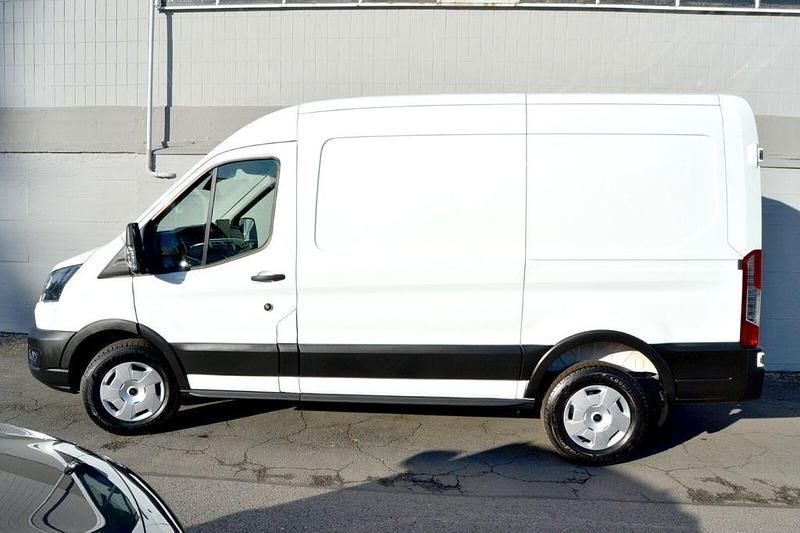 Neu Ford Transit Trend 131 PS (96 kW) 2025 Weiß Limousine