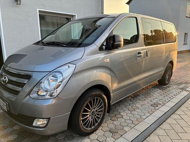 Gebraucht Hyundai H-1 170 PS (125 kW) 2017 Grau Van / Kleinbus