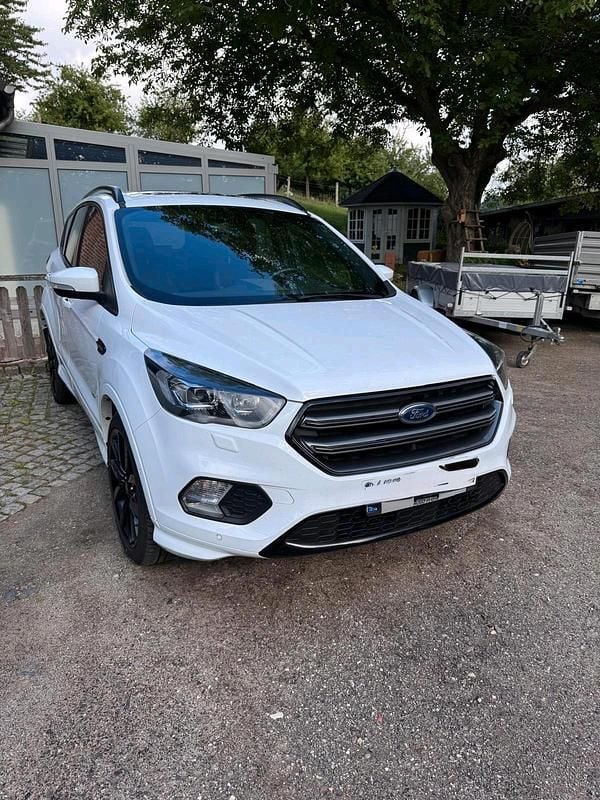 Weiß Gebraucht 2018 Ford Kuga ST-Line SUV | 17.400 € (Fairer Preis) - Bild 1/4