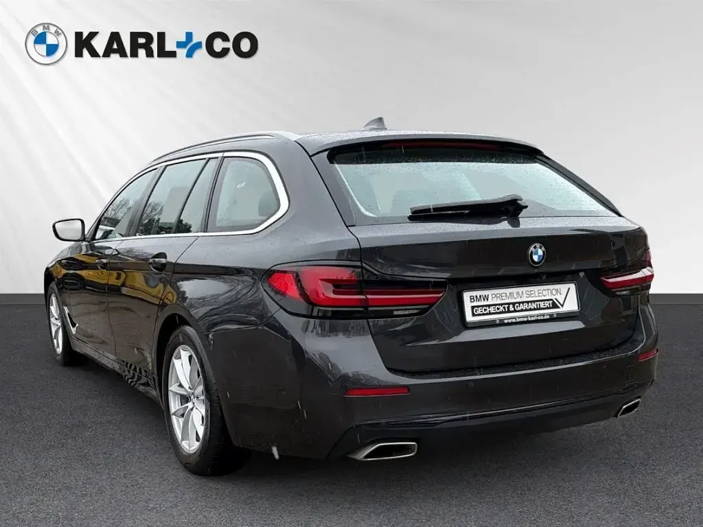Gebraucht BMW 520 190 PS (139 kW) 2022 Grau Kombi