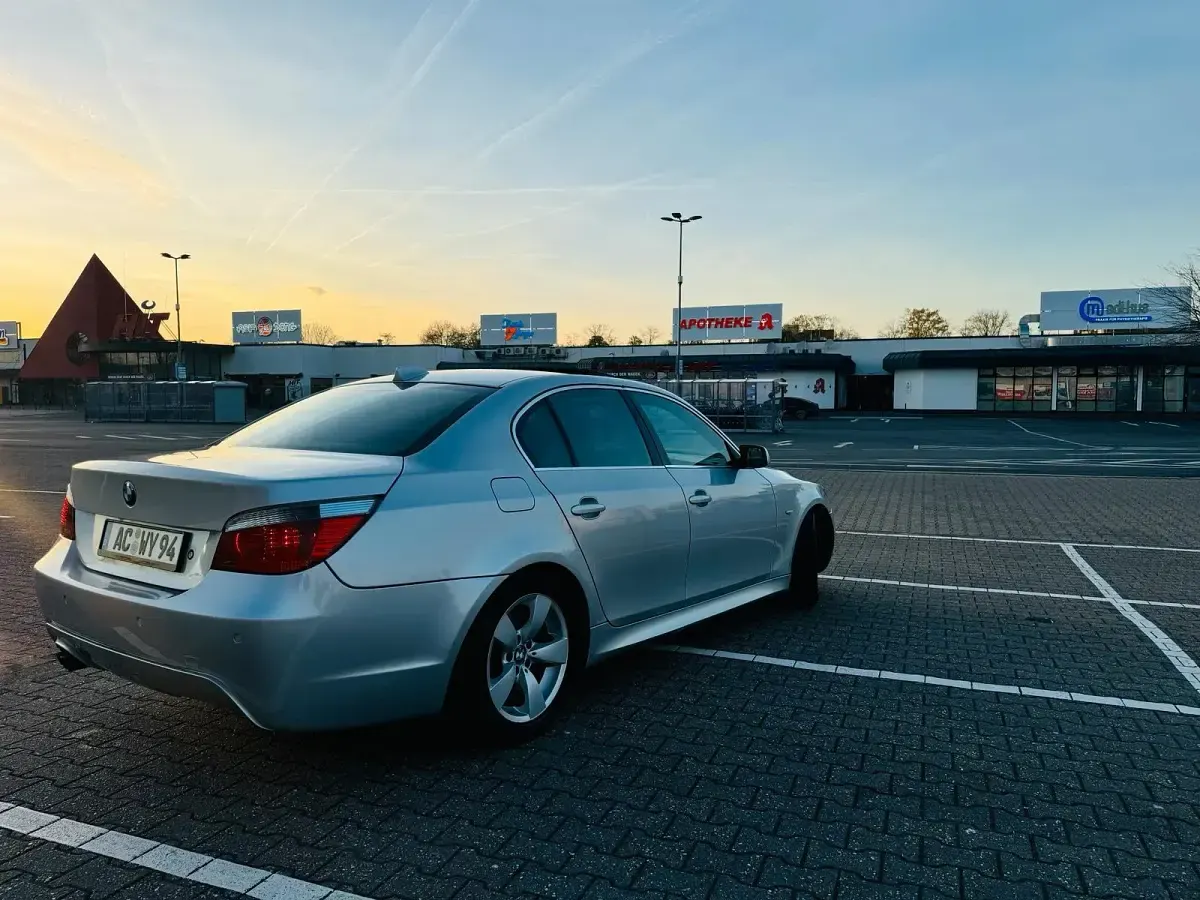 Gebraucht BMW 523 2006 Silber Limousine