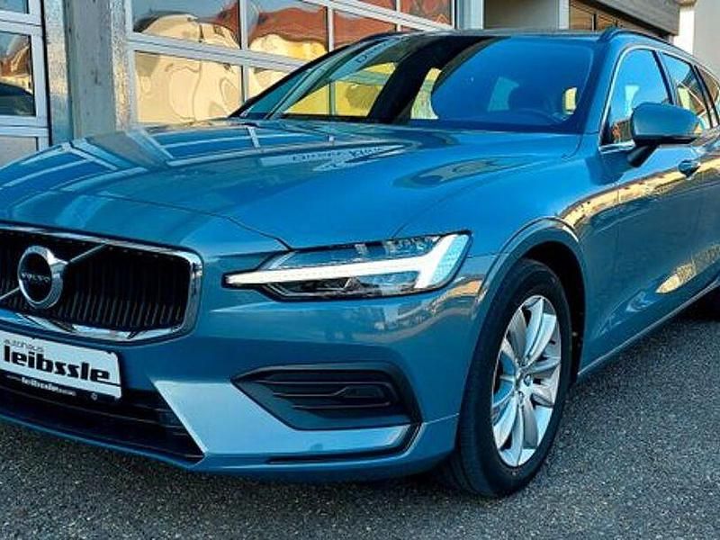 Gebraucht Volvo V60 Momentum 197 PS (144 kW) 2021 Grau Kombi