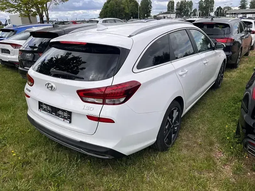 Gebraucht Hyundai i30 160 PS (117 kW) 2023 Atlas white / sol Kombi