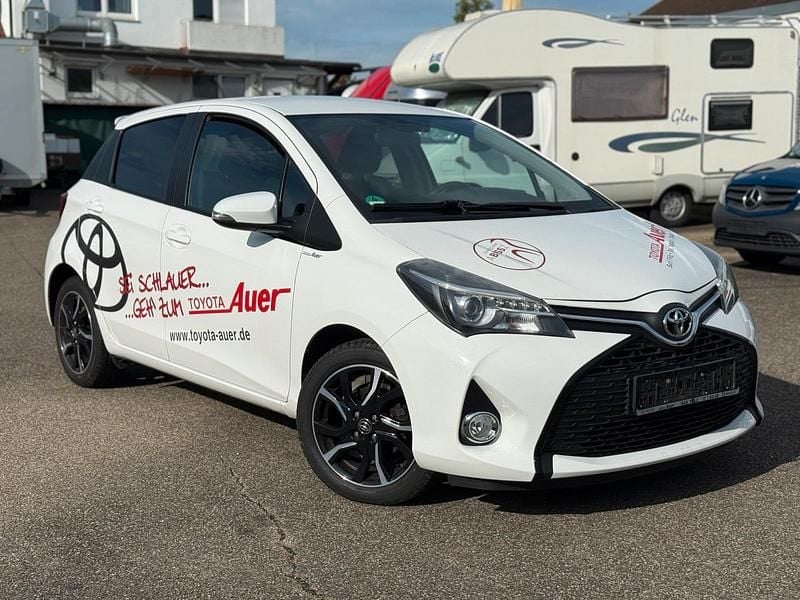 Weiß Gebraucht 2014 Toyota Yaris Limousine | 7.100 € (Fairer Preis) - Bild 1/4