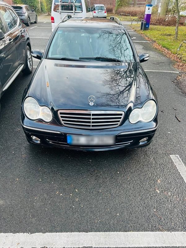 Schwarz Gebraucht 2005 Mercedes C200 Avantgarde Kombi | 2.750 € (Etwas zu teuer) - Bild 1/4