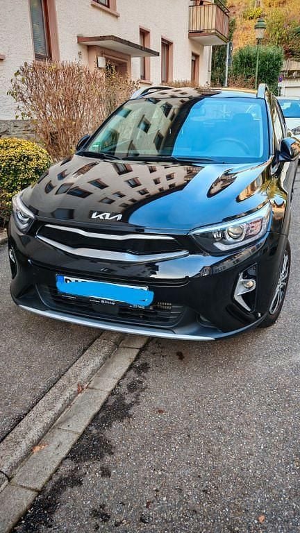 Schwarz Gebraucht 2024 Kia Stonic Vision SUV | 16.650 € (Superpreis) - Bild 1/3