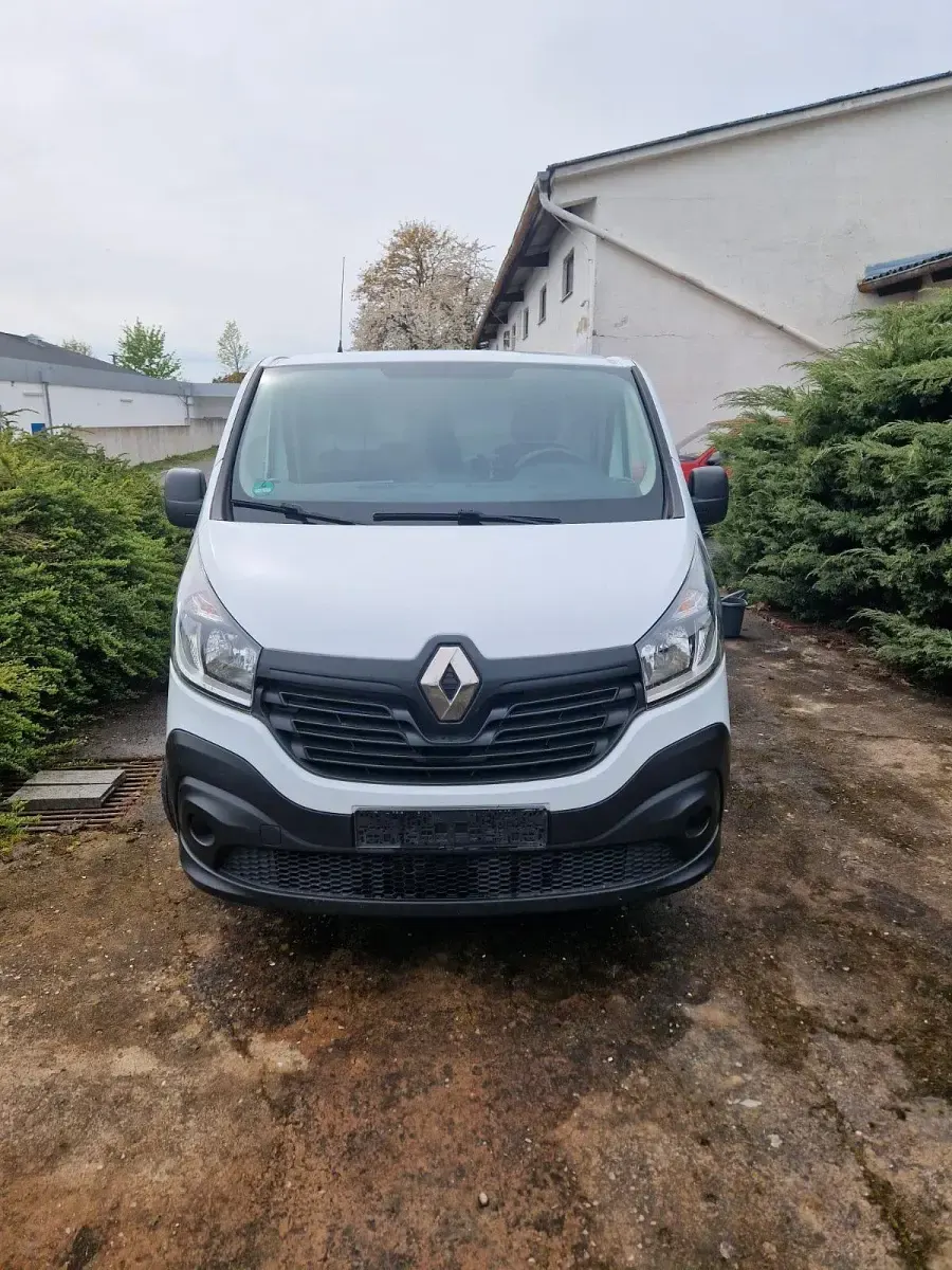 Gebraucht Renault Trafic 121 PS (88 kW) 2018 Weiß Van / Kleinbus