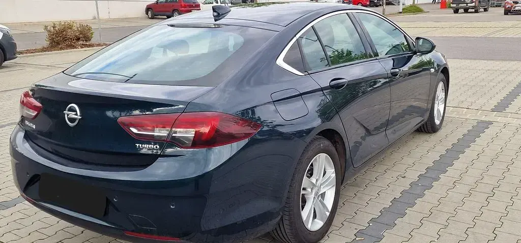 Używany Opel Insignia Innovation 165 KM (121 kW) 2018 Zielony Sedan/Limuzyna