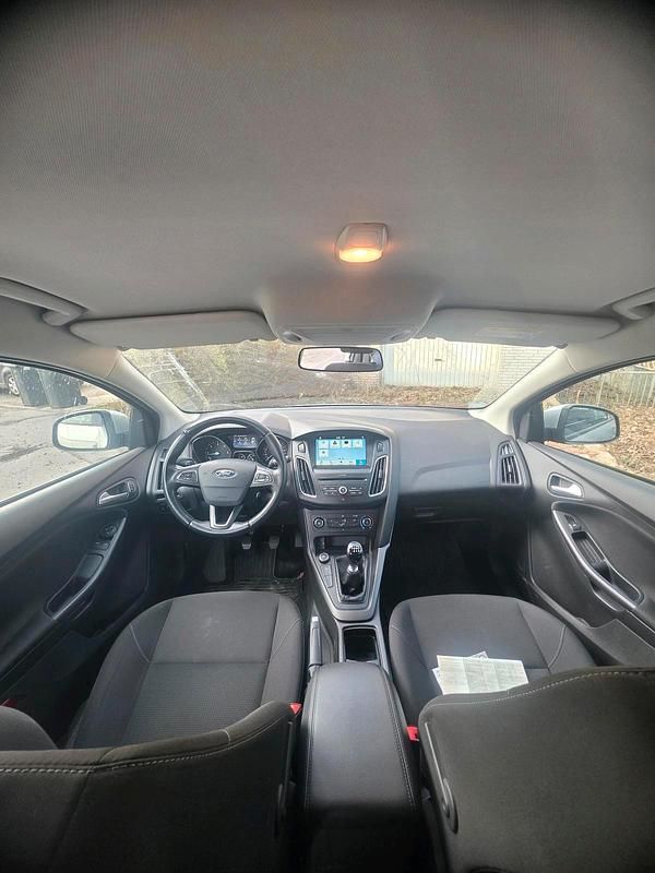 Gebraucht Ford Focus Titanium 122 PS (89 kW) 2017 Grau Kombi